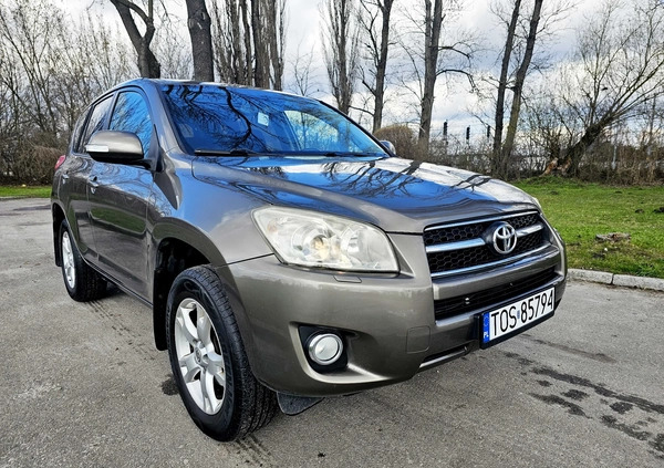 Toyota RAV4 cena 41600 przebieg: 224000, rok produkcji 2009 z Trzebiatów małe 326